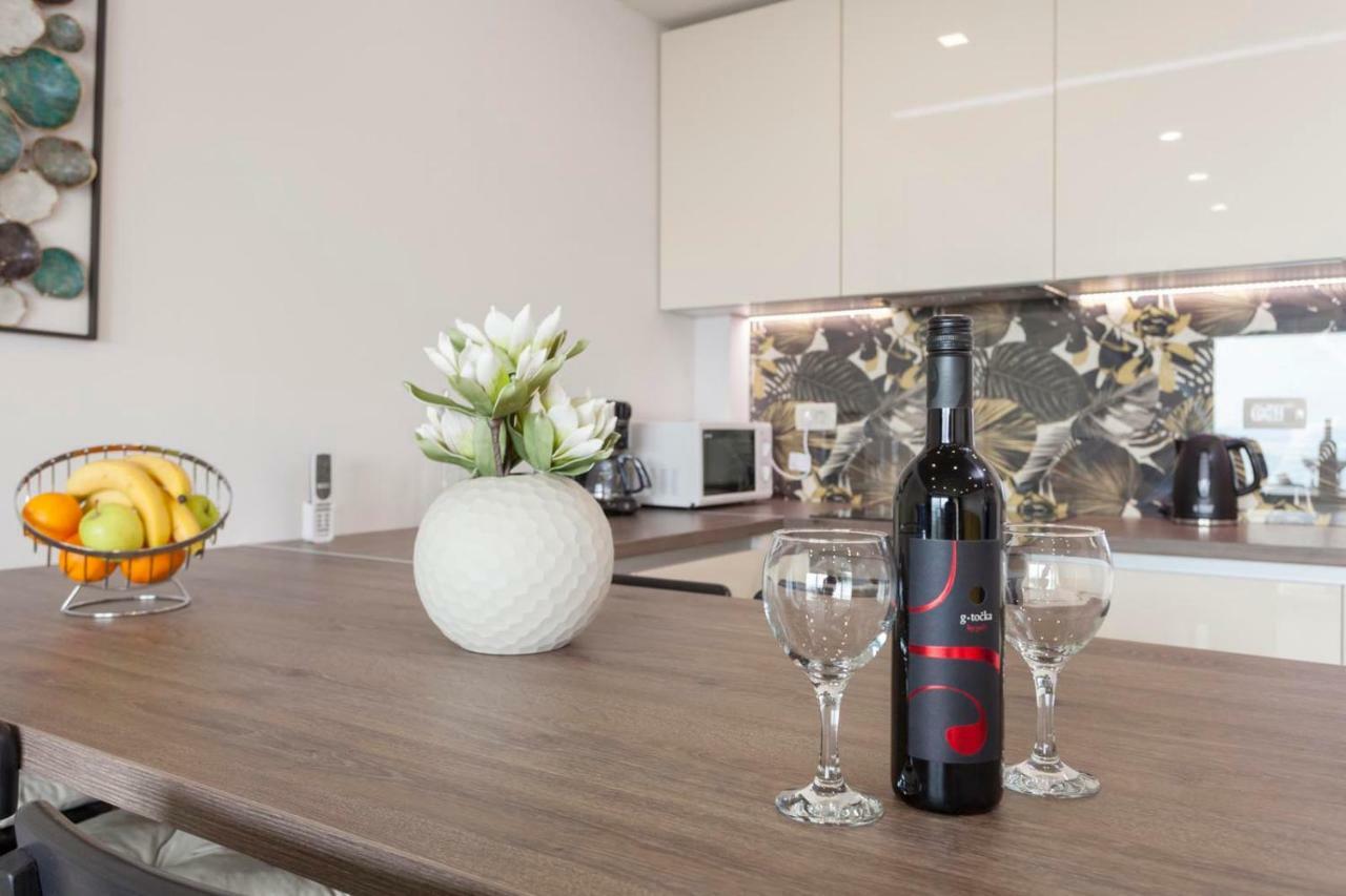 Luxury Apartment Stockholm -Sea&City View มาคาร์สกา ภายนอก รูปภาพ